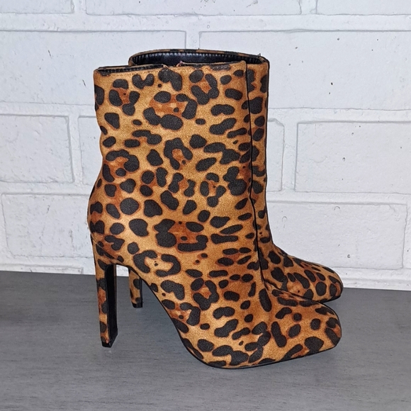 JustFab Yuki Animal Print Faux Suede Zip Up Boots. Size 6 - Picture 2 of 9